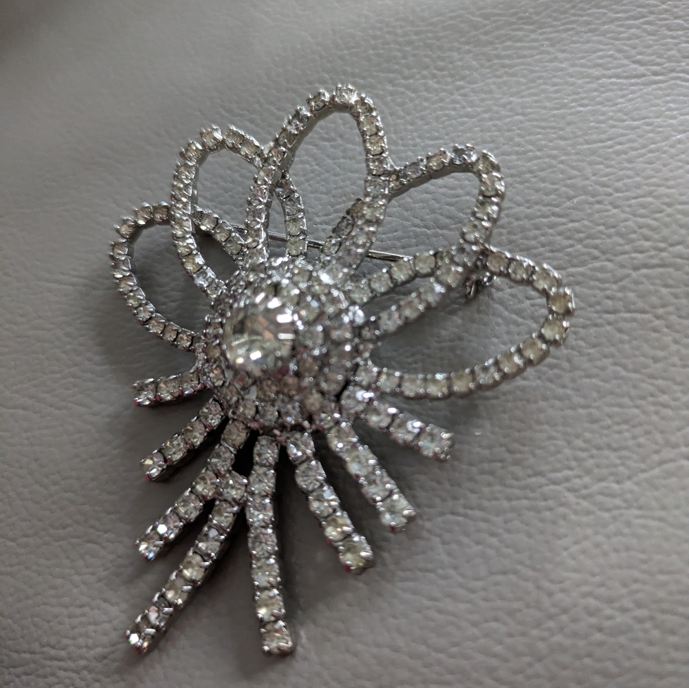 𝅺Solf Vintage Rhinestone Brooch - Picture 3 of 4